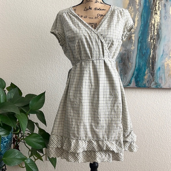 Converse Women's Green and Khaki Dress
Excellent conditions
Size L.
#54A - Picture 6 of 7